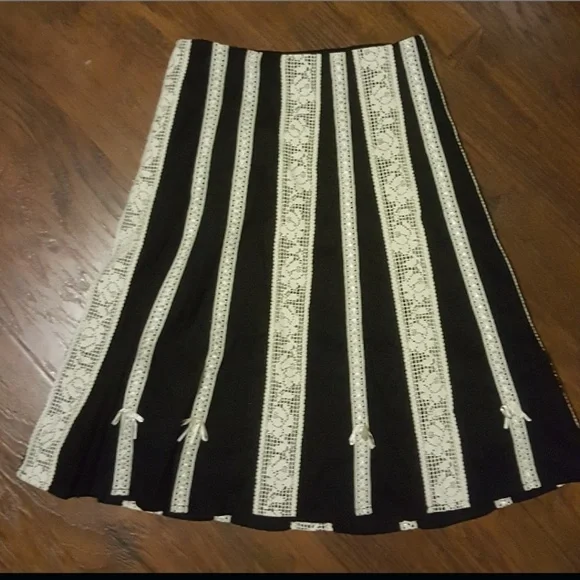 ANTHROPOLOGIE Vintage ODILLE Black Lace Retro Skirt Sz 2 - Picture 3 of 6